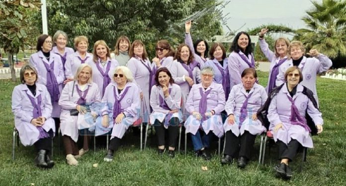 Las Damas de Lila celebran 27 años de labor solidaria, brindando apoyo integral a pacientes oncológicos del Valle de Aconcagua a través de su voluntariado.