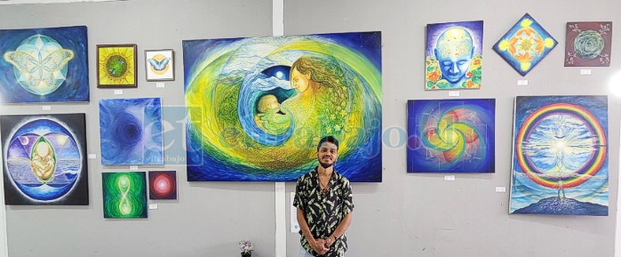 ‘RenaSer’ reúne obras creadas entre 2023 y 2026, donde el óleo y técnicas mixtas dan vida a un viaje artístico y espiritual.