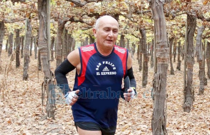 Jorge ‘El Expreso’ Estay durante uno de sus entrenamientos para la carrera capitalina.