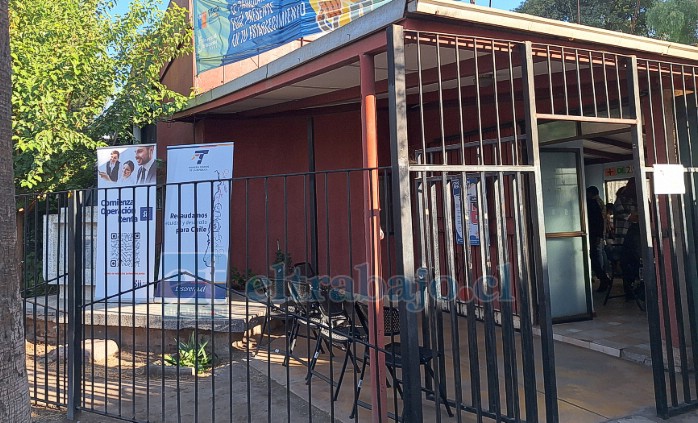 Estudiantes y profesionales están atendiendo de 9:00 a 13:00 horas.