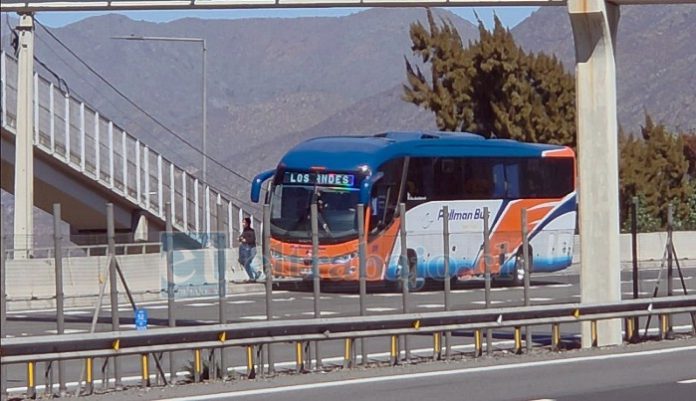 Llayllaínos ahora podrán tomar bus a Santiago o Valparaíso desde el interior de la comuna y no en la carretera.