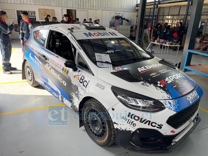 Estudiantes del Liceo Industrial realizaron la revisión técnica. 