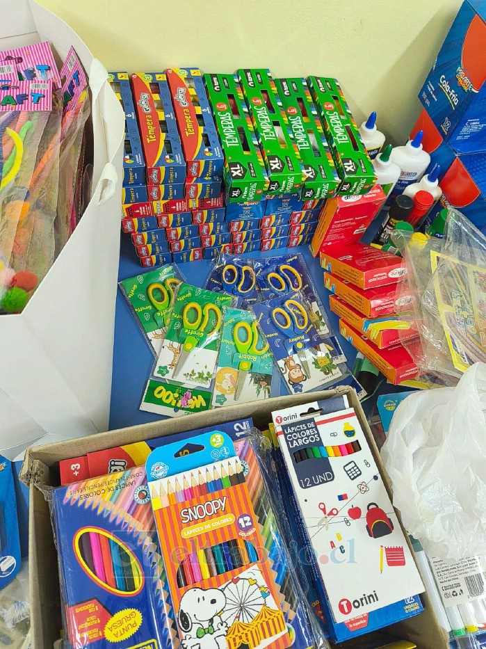 Un total de 75 listas escolares completas fueron preparadas para ser entregadas de manera personalizada.