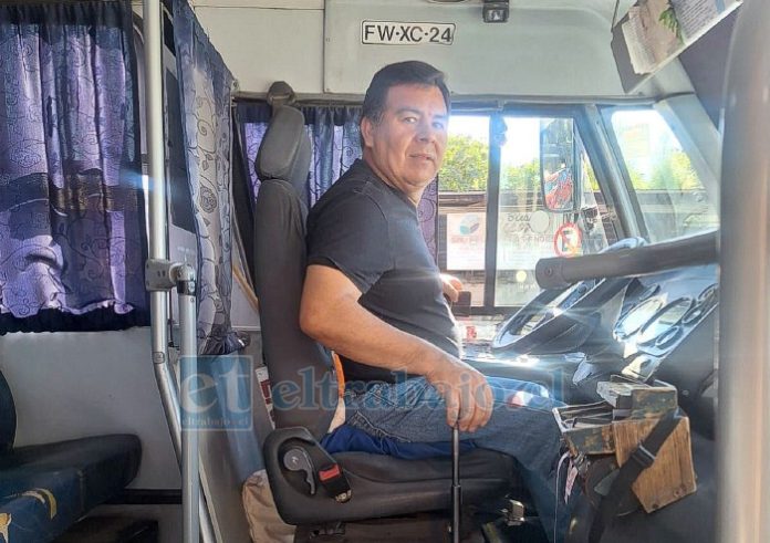Francisco Vergara, chofer sanfelipeño de Buses Puma, ha sido destacado por su compromiso y cercanía con los pasajeros.