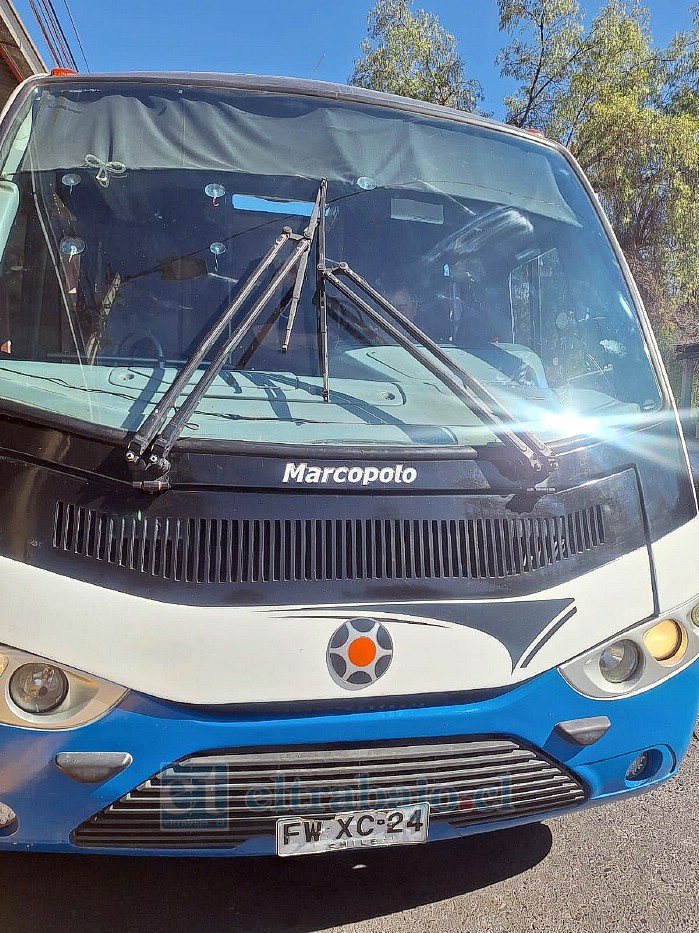 El conductor durante uno de sus recorridos, labor por la cual ha sido reconocido por su empatía y vocación de servicio.