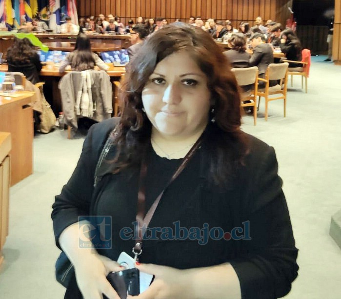 Naike Rojas Altamirano durante su participación en el Conversatorio Internacional sobre Participación Política de la Mujer en el Siglo XXI en el Congreso de la República del Perú.
