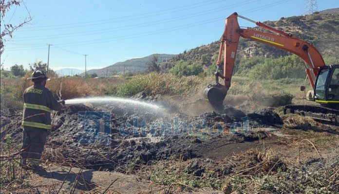 Equipos municipales y Bomberos de Llay Llay extinguieron incendio subterráneo en el sector de la Punta de Diamantes.