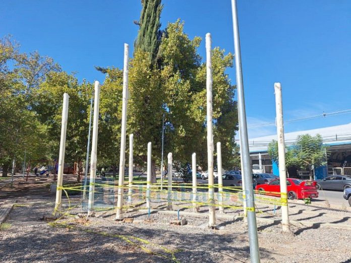 Así luce este proyecto abandonado en la alameda O’Higgins.