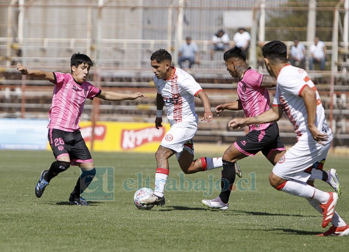 Albirrojos y carabeleros sostuvieron un encuentro muy desnivelado en el futbolístico (Foto: Jaime Gómez Corales).