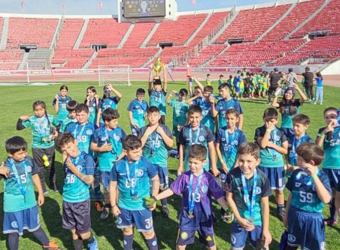 Los jóvenes futbolistas compartieron una experiencia inolvidable, que incluyó partidos, recorridos por el estadio y un encuentro con el exjugador Gabriel Mendoza.