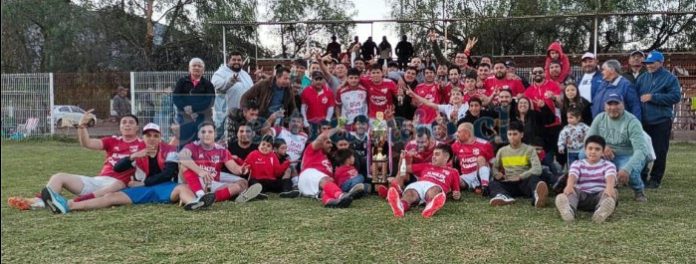 Club Deportivo Dos Amigos celebró la obtención del Campeonato General de Putaendo 2025.