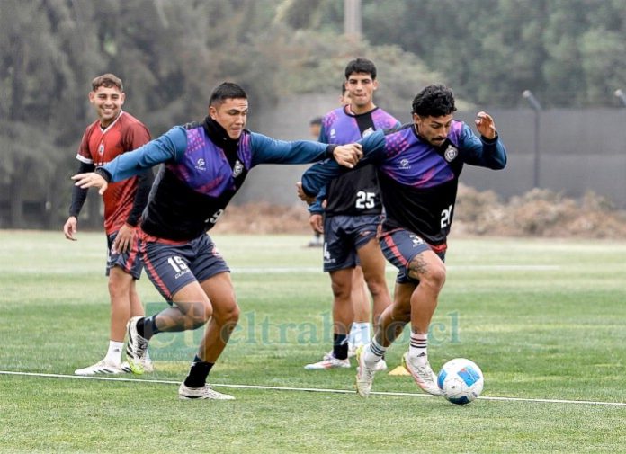 Unión San Felipe aspirará esta tarde a sumar y mostrar alguna evolución en su juego.