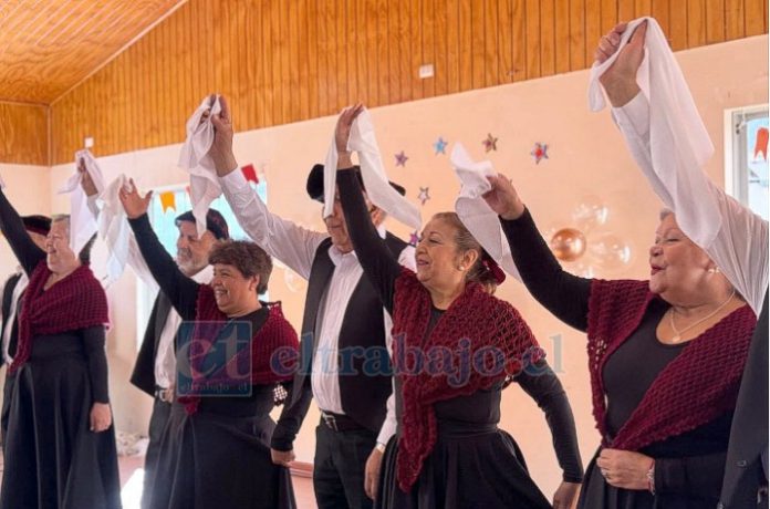 Integrantes del grupo Brisas del Valle, quienes estarán a cargo de presentar la cueca durante la jornada.