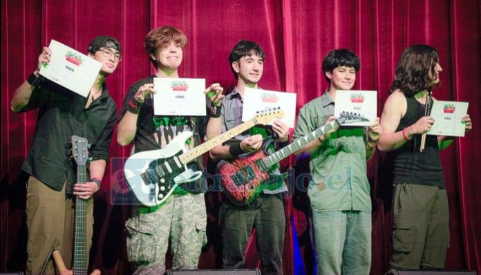 Los estudiantes obtuvieron importantes reconocimientos tras quedarse con el primer lugar en categoría Covers del Festival Nacional de Bandas de Rock (Imagen: Diego Pérez de @nebula.fotografia).