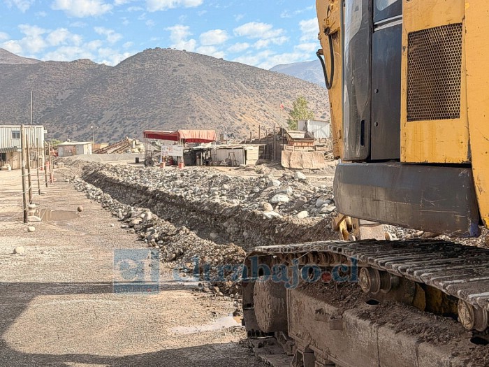 Con zanja incluida cerraron planta de áridos en Tres Esquinas. 