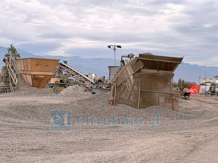 Desalojan y cierran planta de áridos.