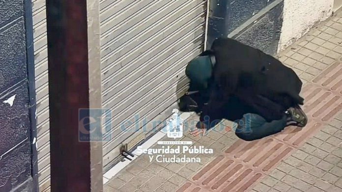 Gracias a las cámaras de televigilancia se detectó a este delincuente.