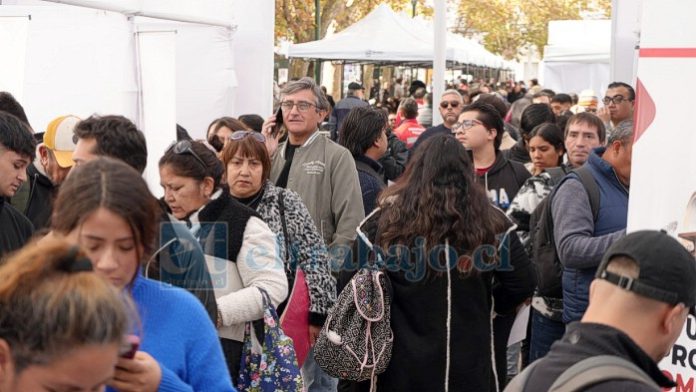 Masiva convocatoria en la Feria Laboral de Los Andes.