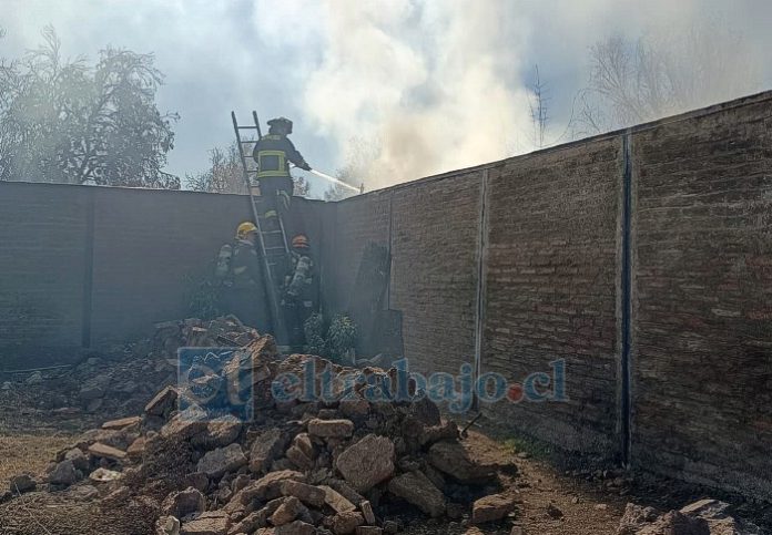 Fuego consumió la bodega de la casa.