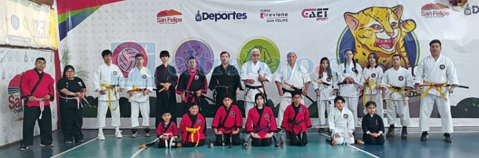 Al centro Sensei Nelson Leiva, a su derecha Shihan Luciano Vera Tenshinryu, y a su izquierda Sensei Gastón Acevedo Tenshinryu. También presentes en la fotografía Shihan Rodrigo Gormaz y participantes en el Seminario de Bujustsu en San Felipe. 