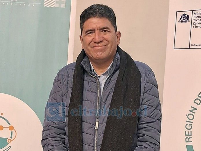 El profesor Eduardo Arancibia Cortés, de la Escuela El Cobre La Colonia de Catemu, participó en la inauguración de la exposición pedagógica Huellas del Pasado: Palma Chilena en el Museo de Historia Natural de Valparaíso.