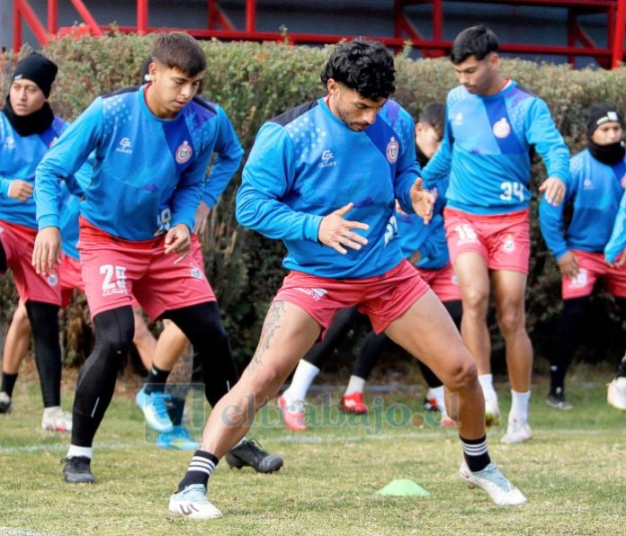 Los albirrojos entrenando para el juego de este domingo contra los ‘cementeros’.