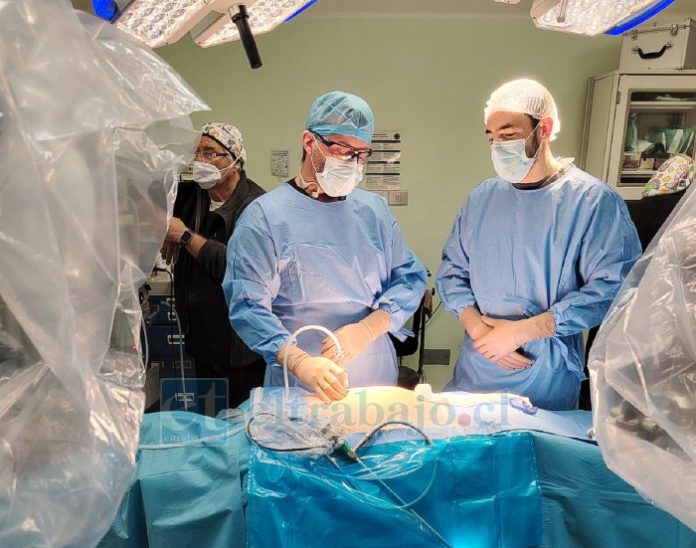 Hospital San Camilo realizó su primera esterilización laparoscópica con cirugía robótica.