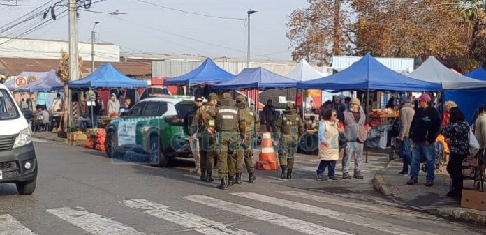 Carabineros y Seguridad Pública de Llay Llay realizaron Ronda Impacto en la feria libre de la comuna.