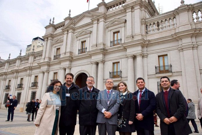 Autoridades y equipos de salud llegaron al Palacio de la Moneda.