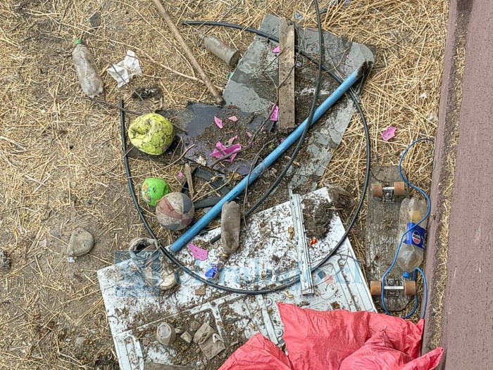 Retiro de basura que obstaculiza el paso del agua.