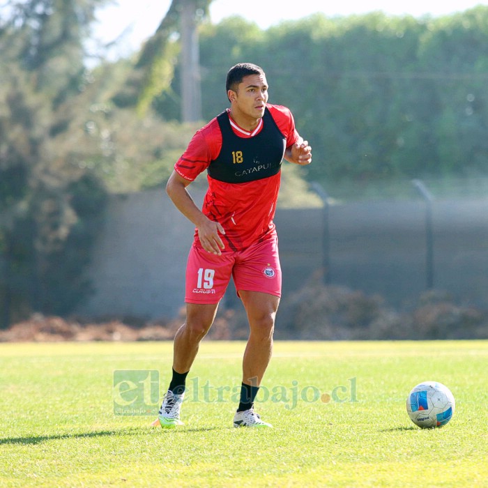 El zaguero Kevin Serrano durante una de las prácticas del Uní Uní.   