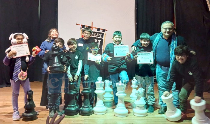 Algunos de los estudiantes que se subieron al podio.