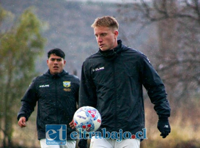 Trasandino entrenando para el Play In de la Segunda División.