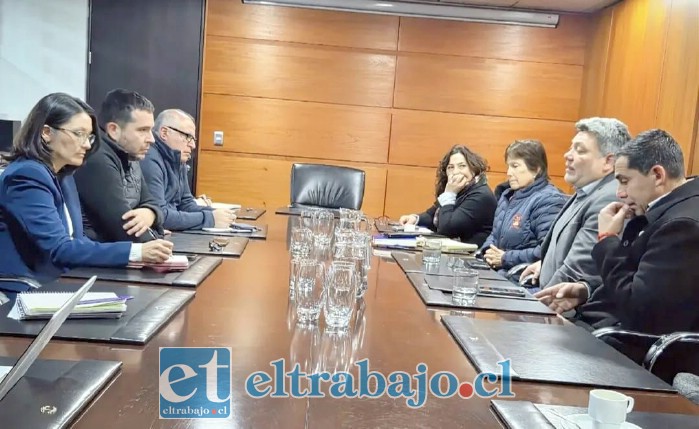 Autoridades de Aconcagua llegaron a la SEC por prolongado corte de energía eléctrica.