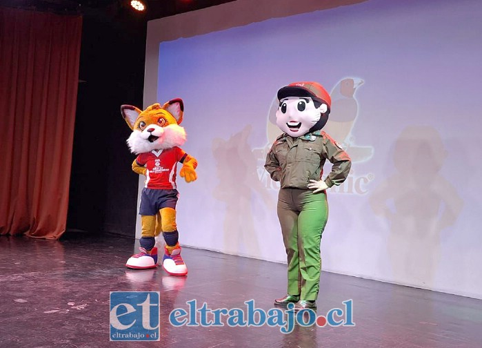 Junto a Carabineros animaron una ‘batalla’ de baile.