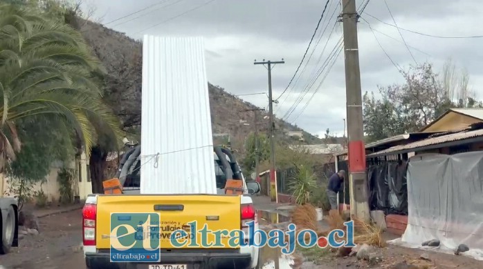 Equipos municipales entregaron diversas ayudas.
