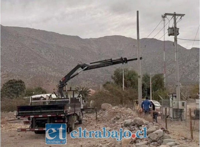 Realizan trabajos de conexión de la planta fotovoltaica de Los Patos.