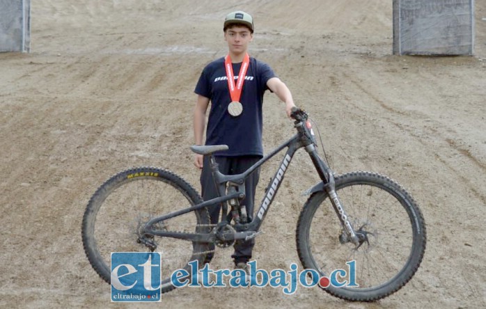 José Tomás Gómez obtuvo la medalla de plata en la categoría U15 del Air DH del Crankworx World Tour de Whistler, Canadá, quedando a solo 560 milésimas de segundo del primer lugar.