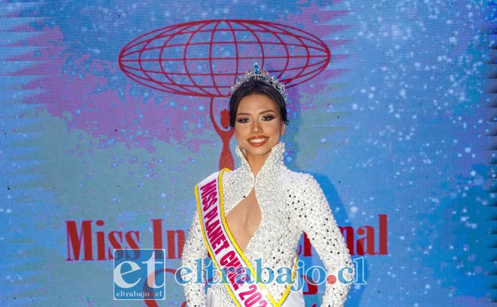 Amanda Salas, representante de Los Andes, luce la corona de Miss Planet Chile 2026, título que le permitirá representar al país en el certamen internacional.