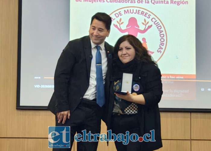 Naike Rojas Altamirano recibió la Medalla de la Cámara de Diputadas y Diputados de Chile por su trayectoria y compromiso con las personas cuidadoras de la Región de Valparaíso.