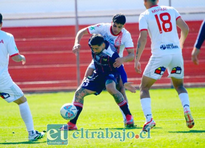 Sanfelipeños y recoletanos fueron protagonistas de un partido de escaso vuelo (Foto Jaime Gómez Corales).
