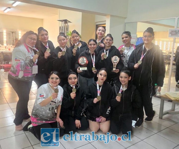 Las doce estudiantes, dirigidas por la profesora Teresa Cordero, celebraron su clasificación al Campeonato Latinoamericano que se disputará en Buenos Aires, Argentina.