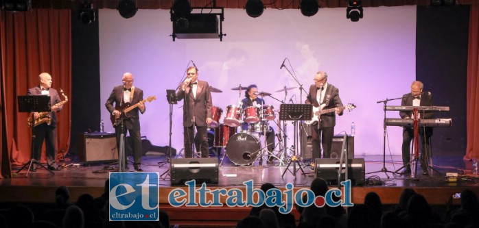 The Strikers deleitando al público que los acompañó este viernes en el Teatro Municipal (Imagen: municipio de San Felipe).