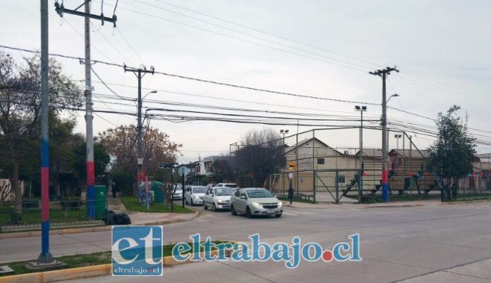 Un individuo está rompiendo la tranquilidad de un amplio sector de la primera etapa de la Villa San Camilo