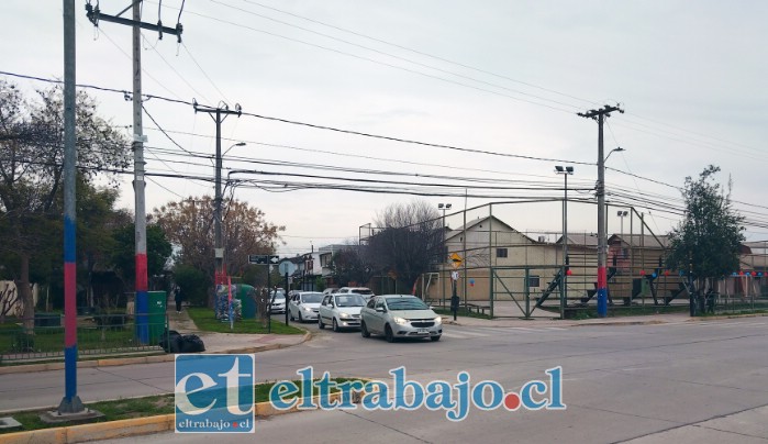 Un individuo está rompiendo la tranquilidad de un amplio sector de la primera etapa de la Villa San Camilo