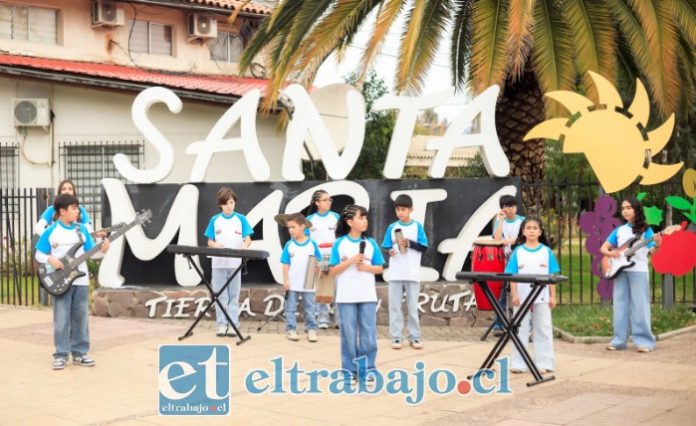 Los integrantes de la Academia Brutin fueron protagonistas de la grabación de su primer videoclip, una experiencia que les permitió fortalecer sus habilidades musicales y aprender sobre expresión y actuación.
