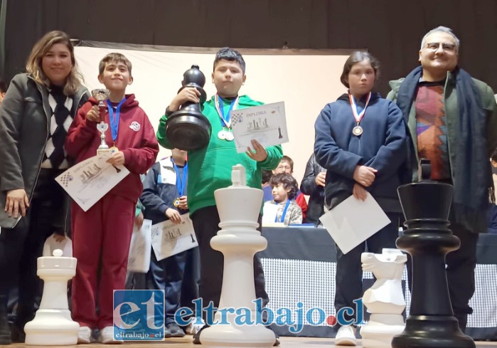 Algunos de los ganadores del torneo.
