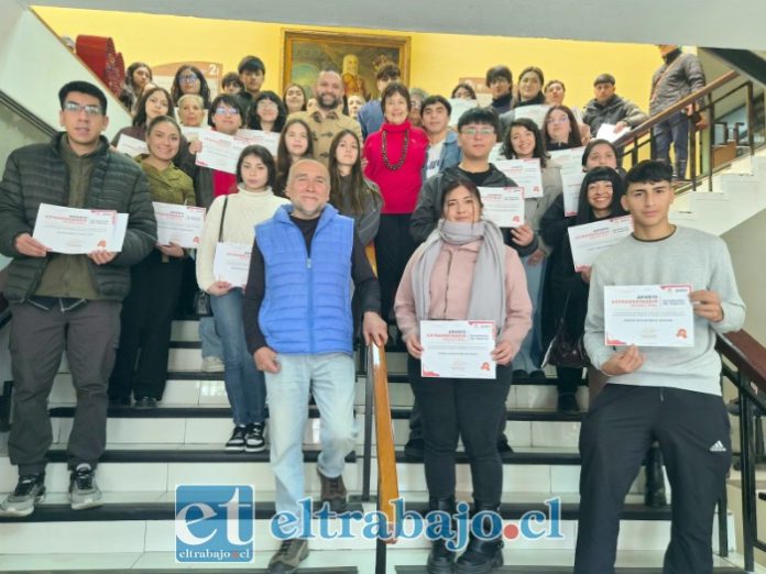 Estudiantes universitarios recibieron aporte económico del municipio.