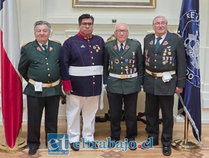 Los tres bomberos de San Felipe fueron reconocidos por sus 60 años de servicio, junto al superintendente del Cuerpo de Bomberos de San Felipe.