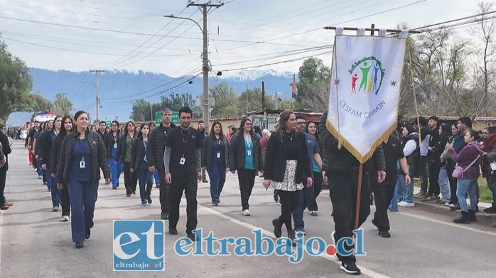 Profesionales del Cesfam de Curimón también desfilaron. 